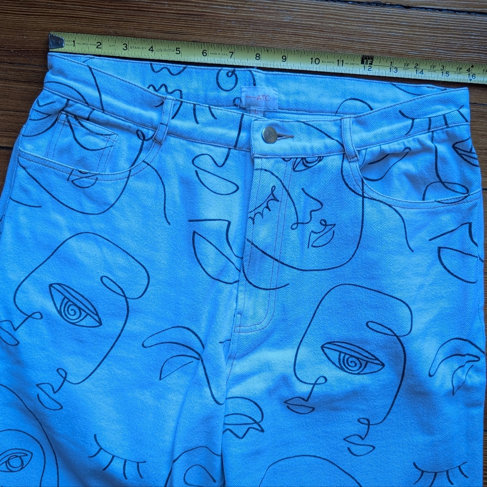 Abstract Face Print White Jeans - Picture 6 of 12